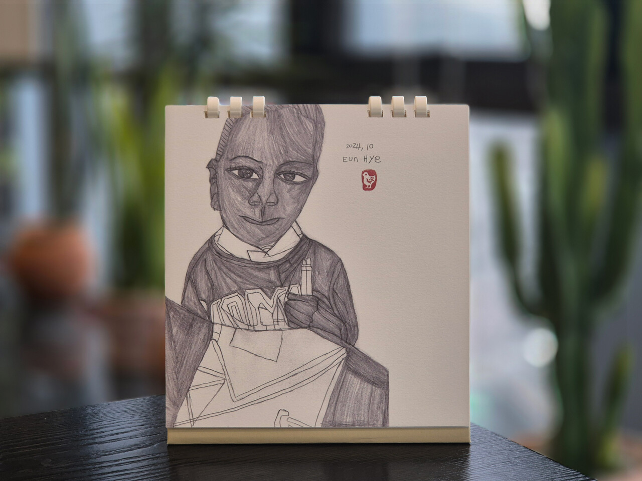 정은혜 작가와 함께 한 호이의 2025년 탁상 달력 ‘아프리카의 얼굴들’ / 제공=사단법인 호이
