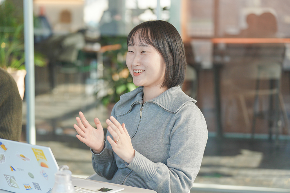 김별이 대표가 성장지원파트너로 활동하며 가장 기억에 남는 일을 이야기하고 있다. /사진=조태현 작가