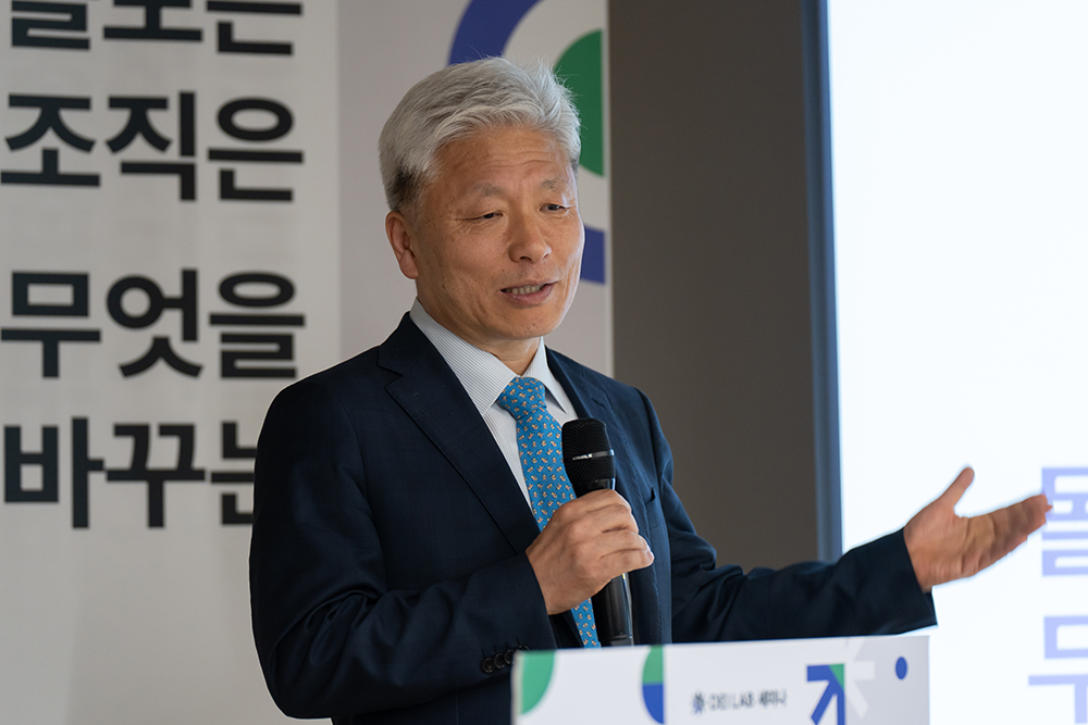 한국노동연구원 허재준 원장이 기조연설에서 돌봄을 위한 조직의 책무와 이를 포용하는 문화 혁신의 중요성을 핵심 메시지로 전했다. /제공=루트임팩트