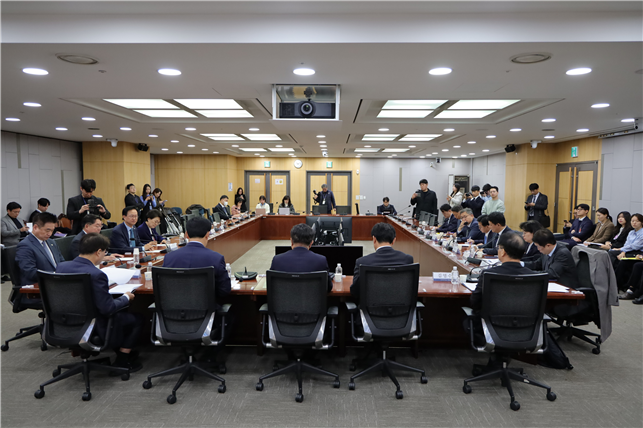 20일 국회 의원회관 제2세미나실에서 ‘사회연대경제 성장 촉진을 위한 당정대협의회’가 열렸다. /제공=복기왕 의원실