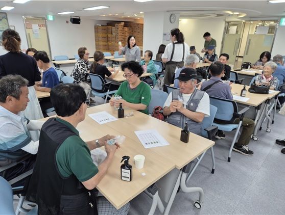시각장애인 맞춤형 안전 교육을 진행하는 모습. /제공=경기도시각장애인복지관