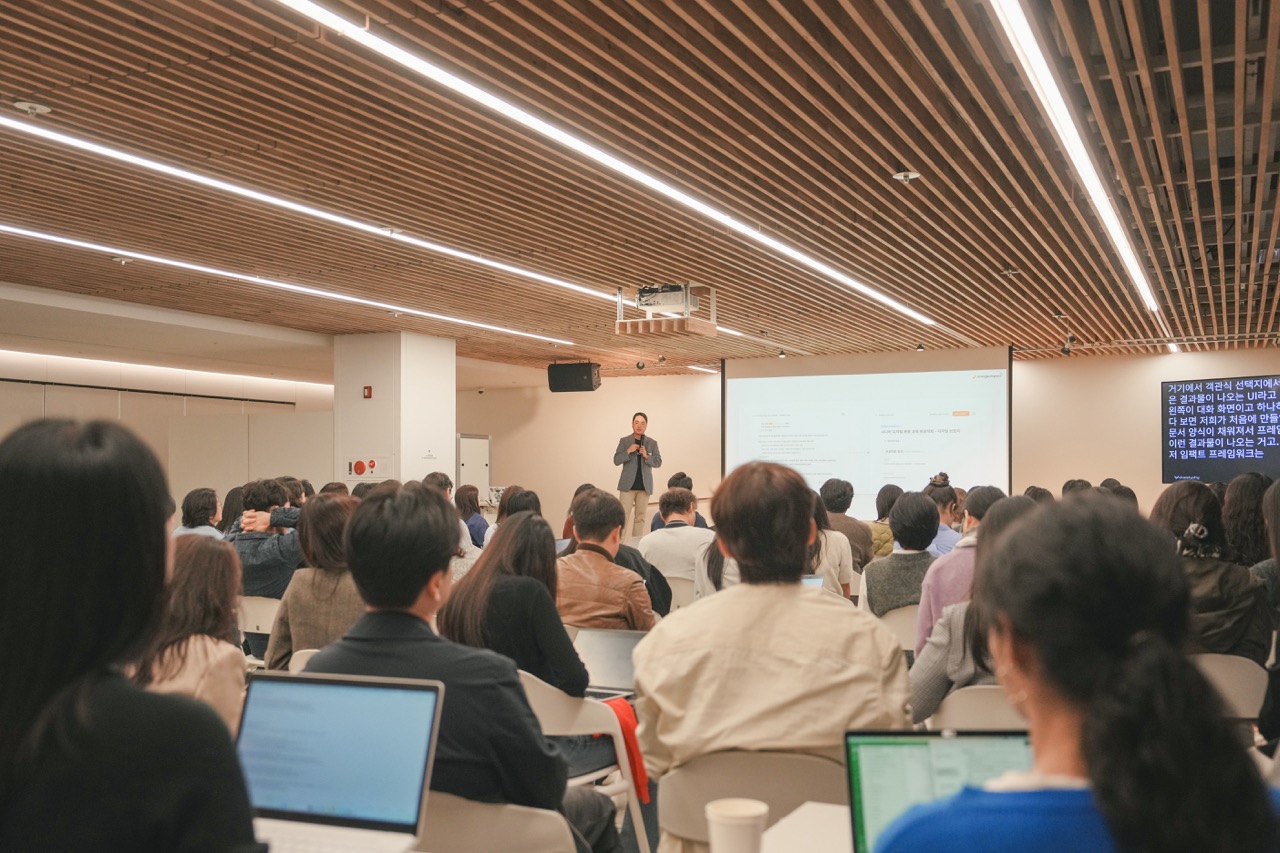 마이오렌지 조성도 대표가 7월 출시한 오렌지임팩트에 대해 소개하고 있다. /사진=조태현 작가